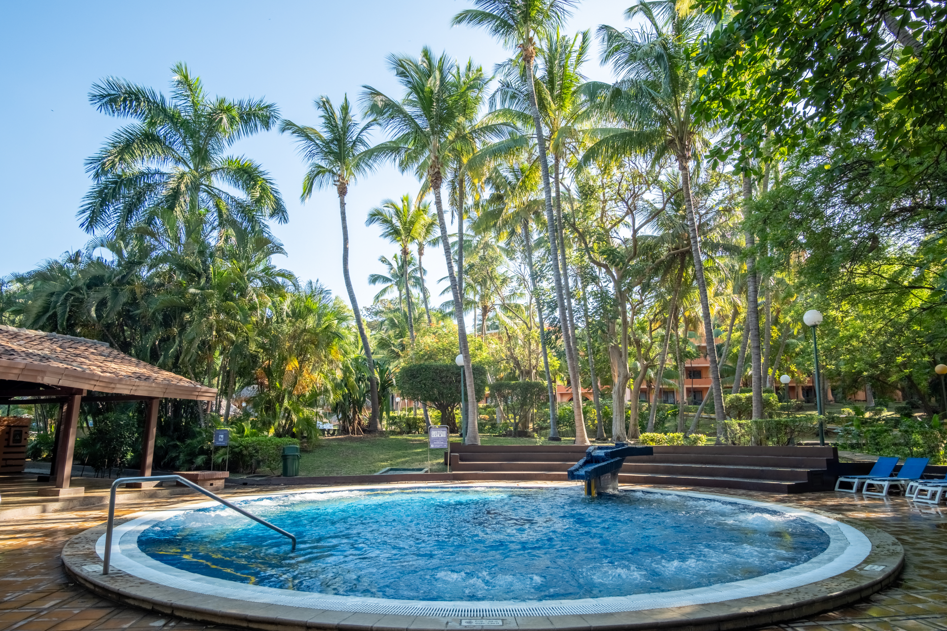 A circular pool at Barcelo Montelimar Nicaragua with Voyages Aqua Terra