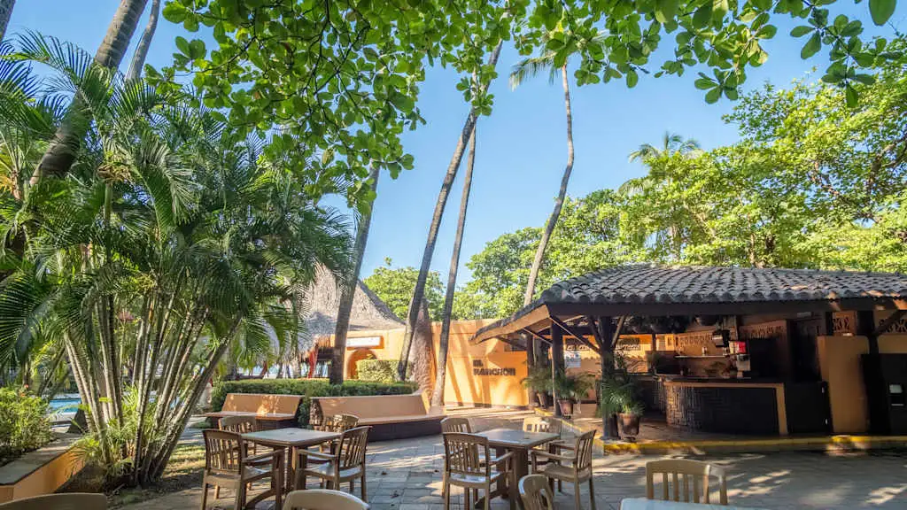 Un bar au Barcelo Montelimar Nicaragua avec Voyages Aqua Terra Un bar au Barcelo Montelimar Nicaragua avec Voyages Aqua Terra