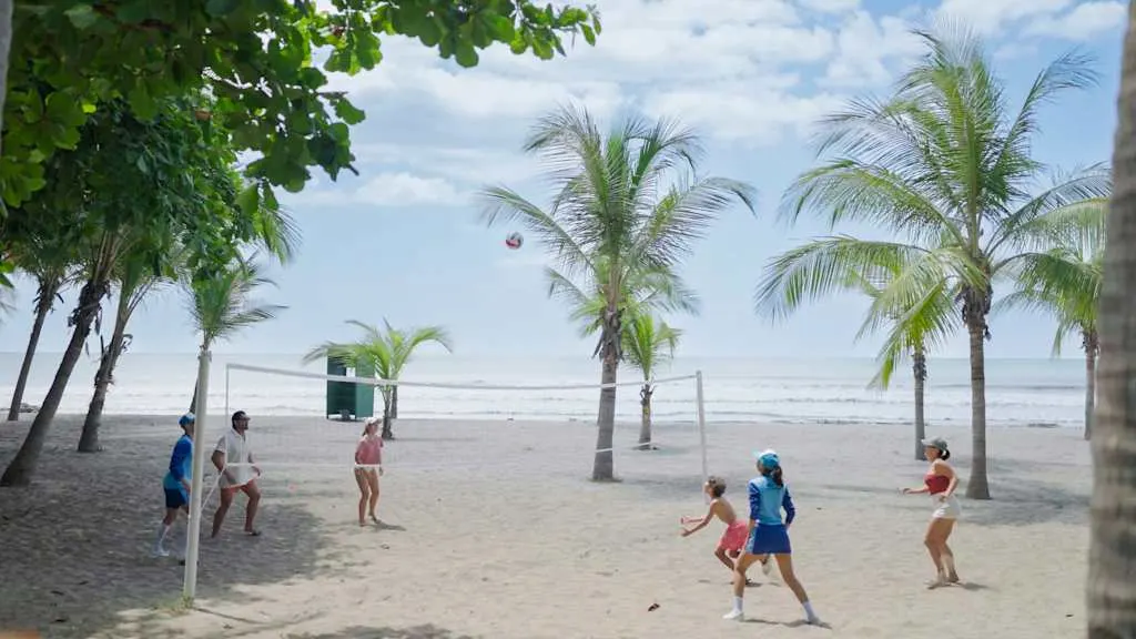 Une partie de volleyball au Barcelo Montelimar Nicaragua avec Voyages Aqua Terra Une partie de volleyball au Barcelo Montelimar Nicaragua avec Voyages Aqua Terra