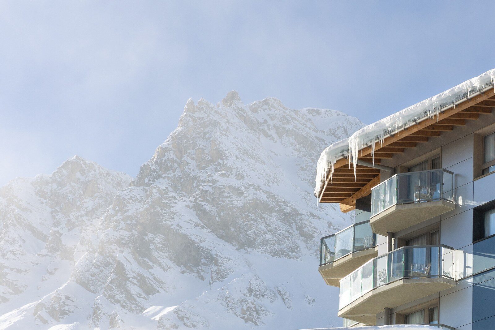 A Club Med resort at the foot of snowy peaks A Club Med resort at the foot of snowy peaks
