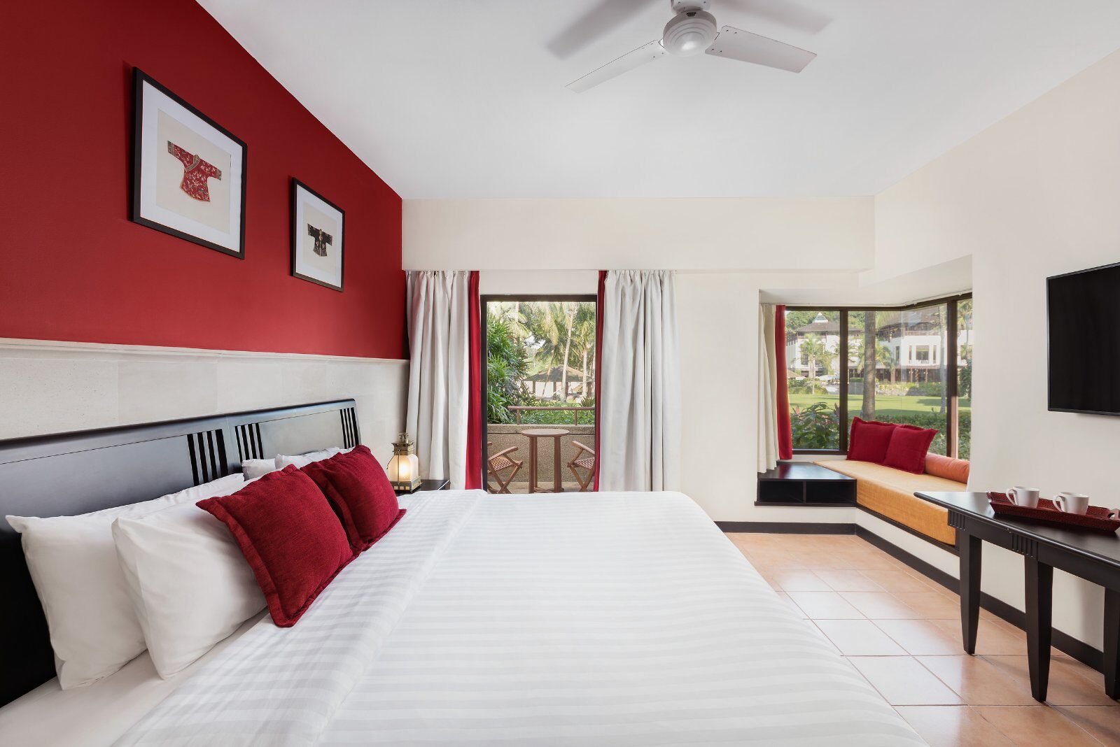 Chambre au décor indonésien au Club Med Bintan Island