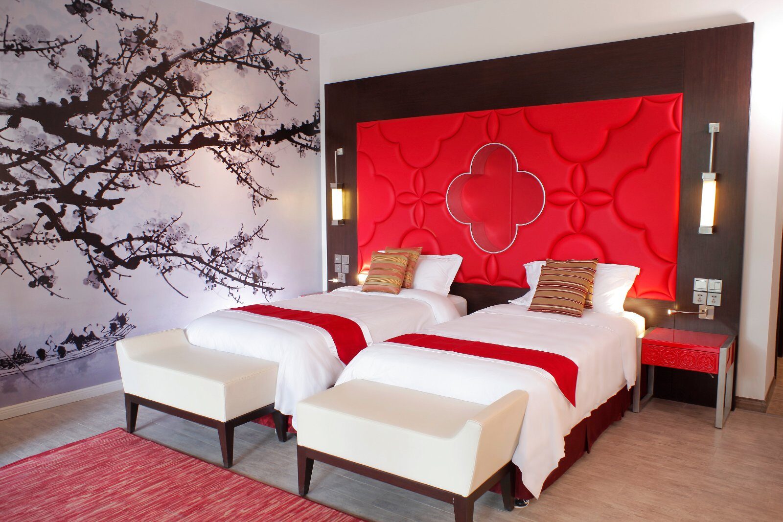 Room with Chinese decor at Club Med Guilin