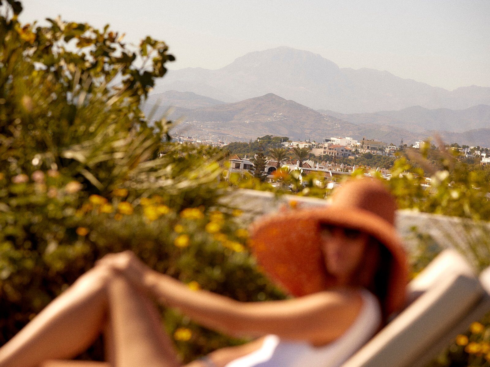 Traveller facing the Atlas Mountains