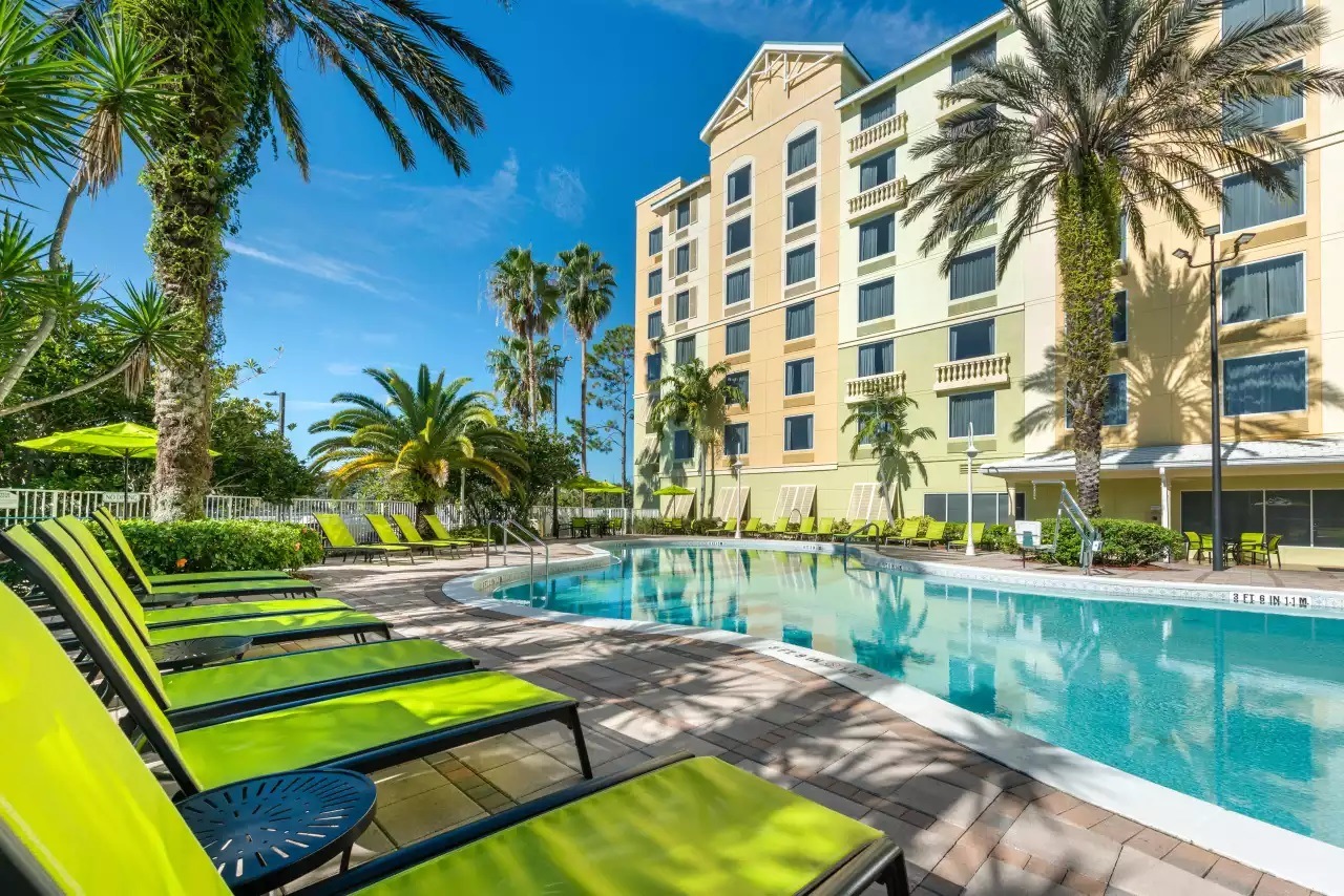 Pool at Comfort Suites Maingate East