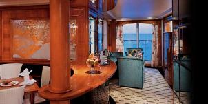 Croisière NCL Norwegian Cruise Line Spirit Suite du propriétaire face à l'arrière (poupe) avec chambre principale et balcon Croisière NCL Norwegian Cruise Line Spirit Suite du propriétaire face à l'arrière (poupe) avec chambre principale et balcon