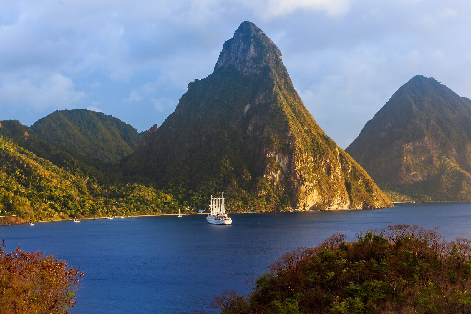 Les Pitons de Sainte-Lucie au-dessus d
