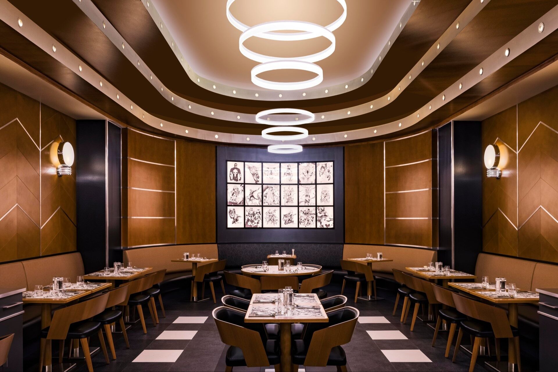 La salle du Downtown Restaurant, au Disney Hotel New York – The Art of Marvel, avec ses banquettes de cuir et son mur de dessins Marvel en noir et blanc. Photo : ©Disney © 2026 MARVEL. La salle du Downtown Restaurant, au Disney Hotel New York – The Art of Marvel, avec ses banquettes de cuir et son mur de dessins Marvel en noir et blanc. Photo : ©Disney © 2026 MARVEL.