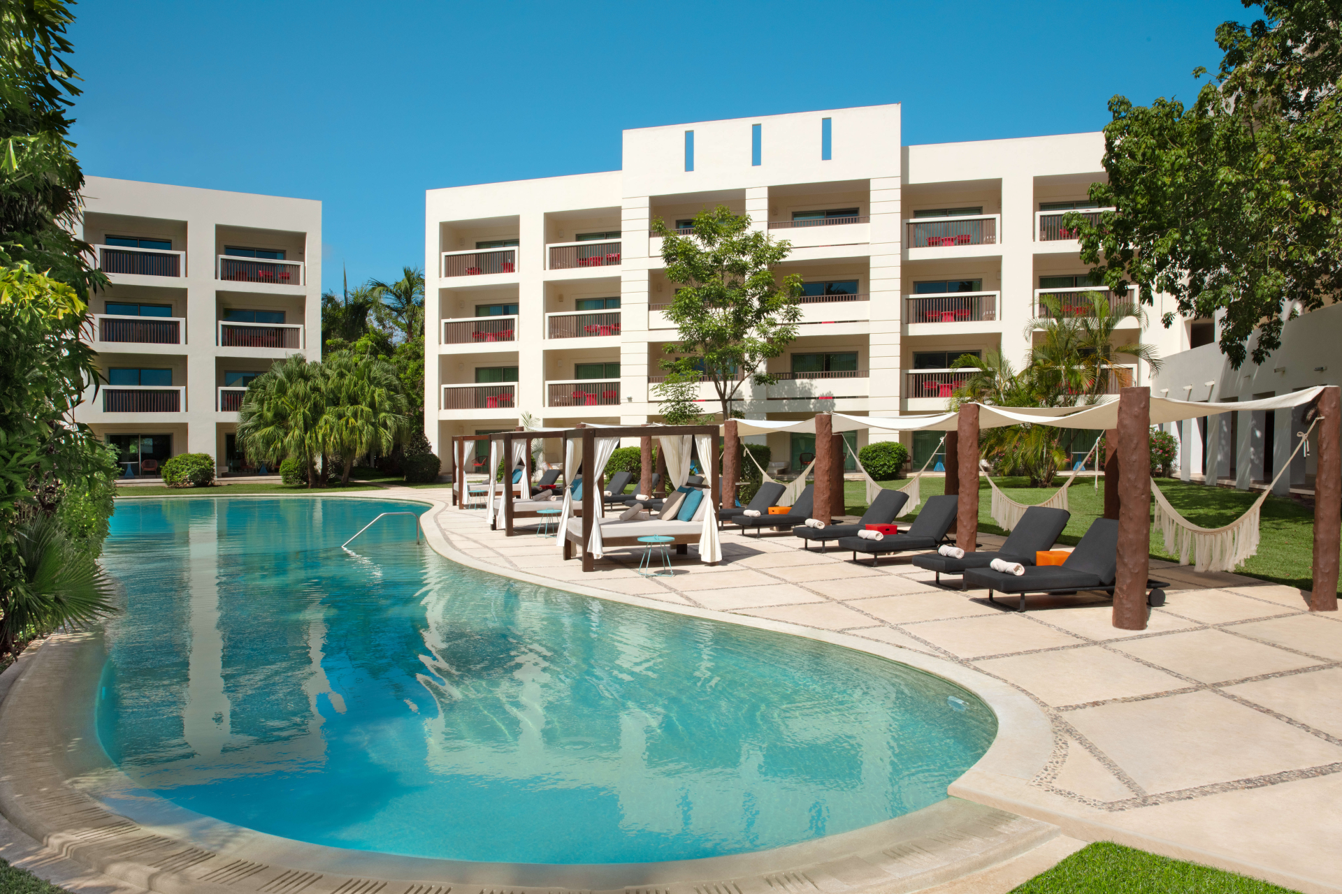 Piscine turquoise au Dreams Puerto Morelos, Riviera Maya avec Voyages Aquaterra Piscine turquoise au Dreams Puerto Morelos, Riviera Maya avec Voyages Aquaterra