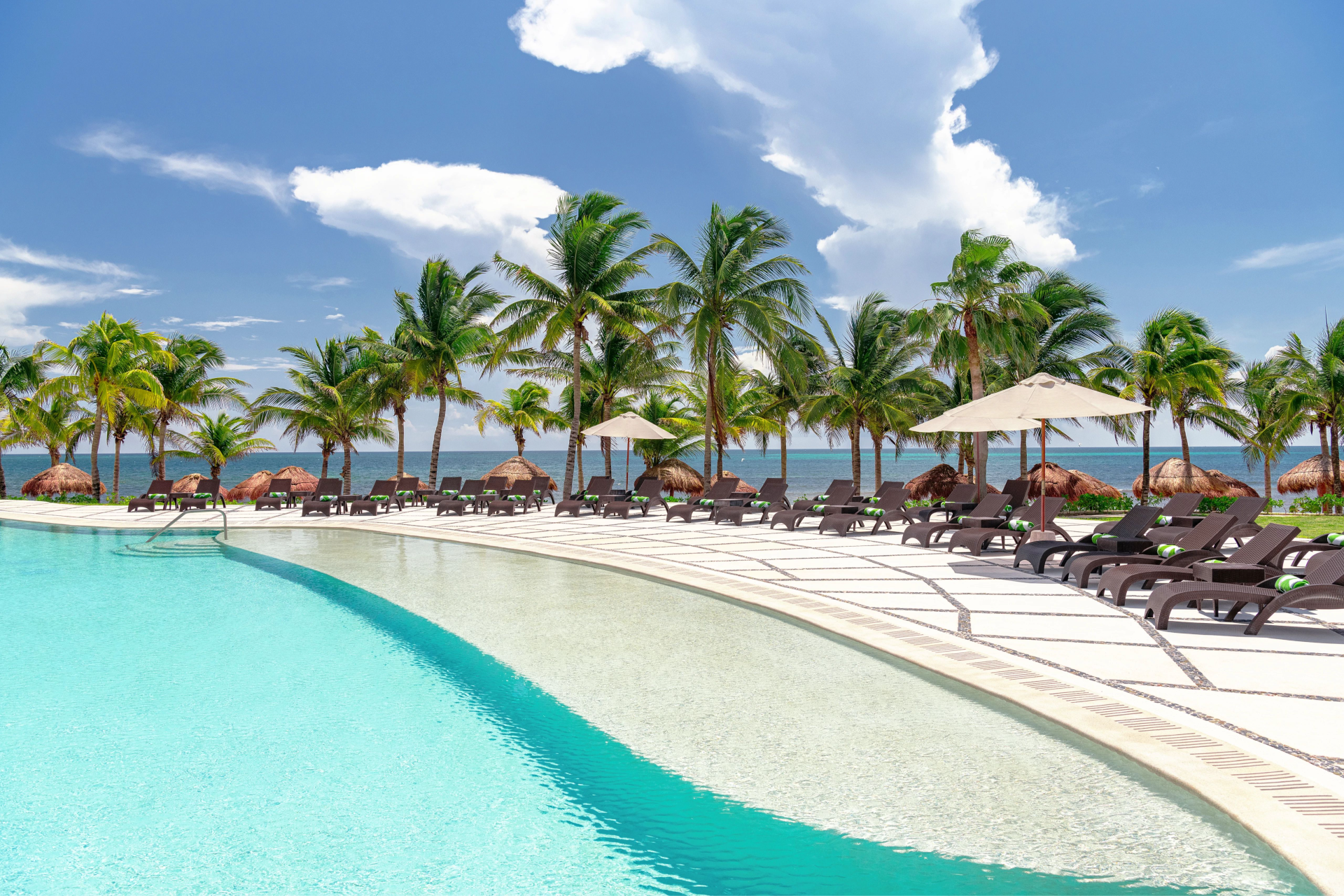 Clear pool at Dreams Puerto Morelos, Riviera Maya with Aquaterra Travels