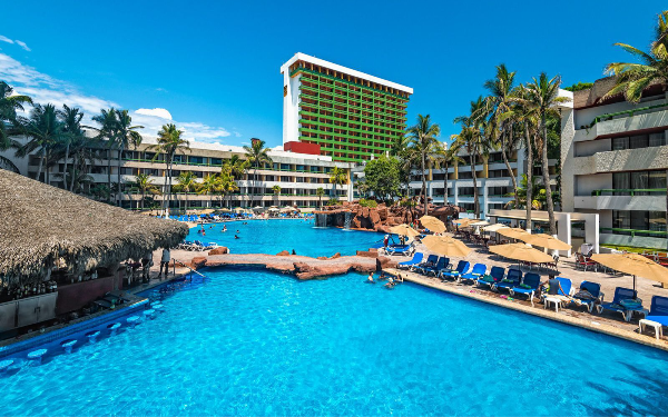 Pool at El Cid El Moro Beach Hotel