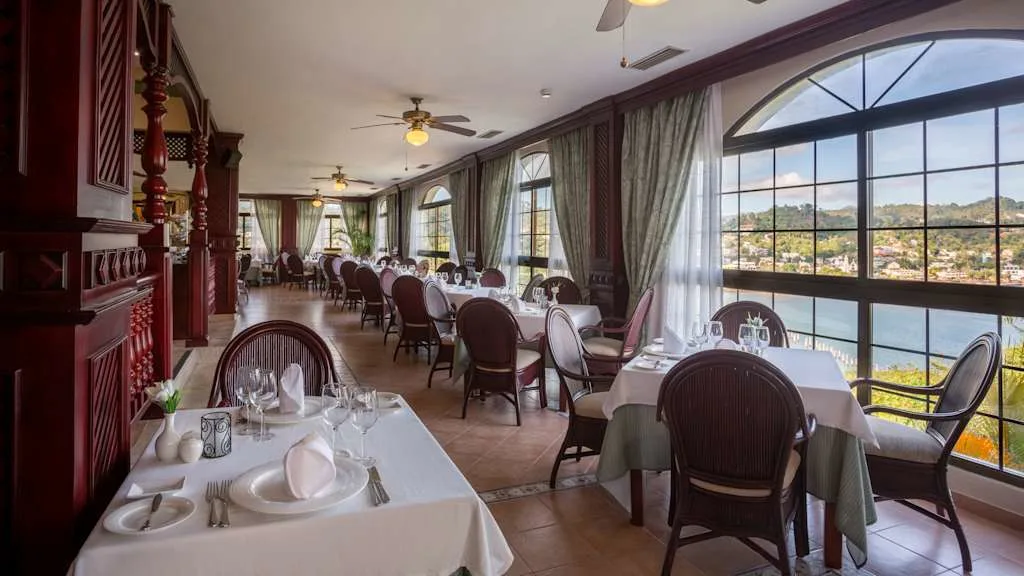 A restaurant at Eurostars Grand Cayacoa Samana with Voyages Aqua Terra