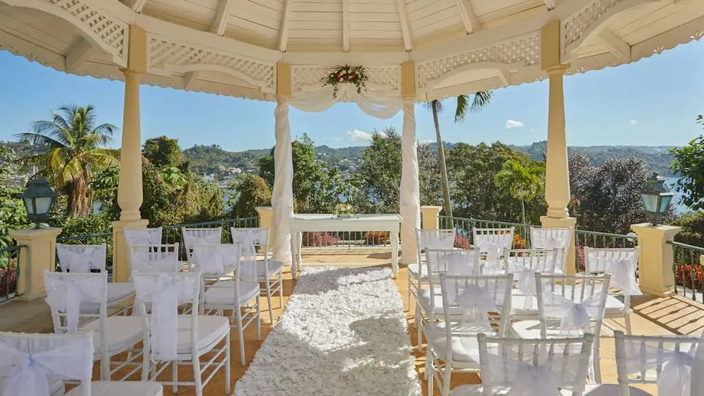 An open gazebo at Eurostars Grand Cayacoa Samana with Voyages Aqua Terra