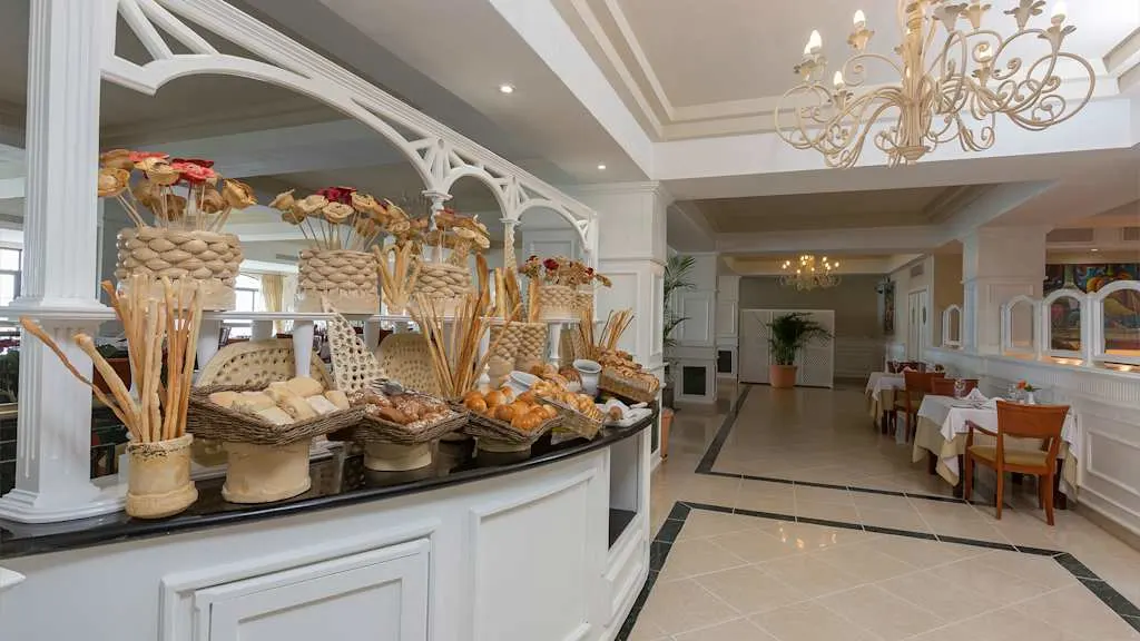 A restaurant at Eurostars Grand Cayacoa Samana with Voyages Aqua Terra