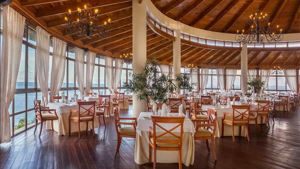 A restaurant at Eurostars Grand Cayacoa Samana with Voyages Aqua Terra