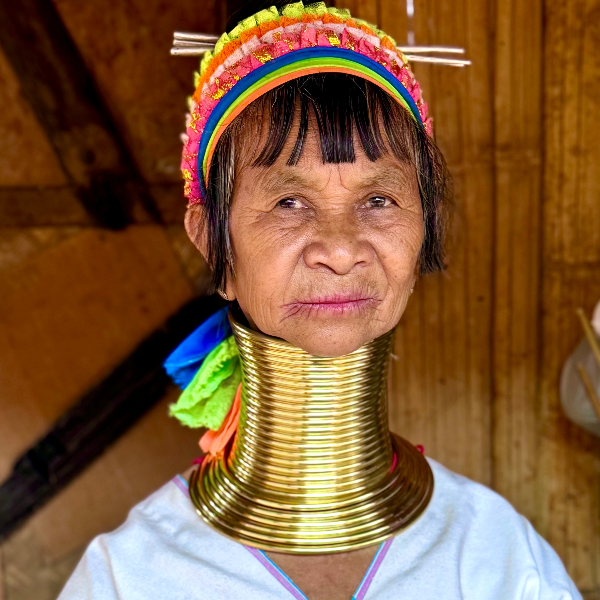 Femme au long cou dans son village,Chiang Rai, Bangkok, Thailand