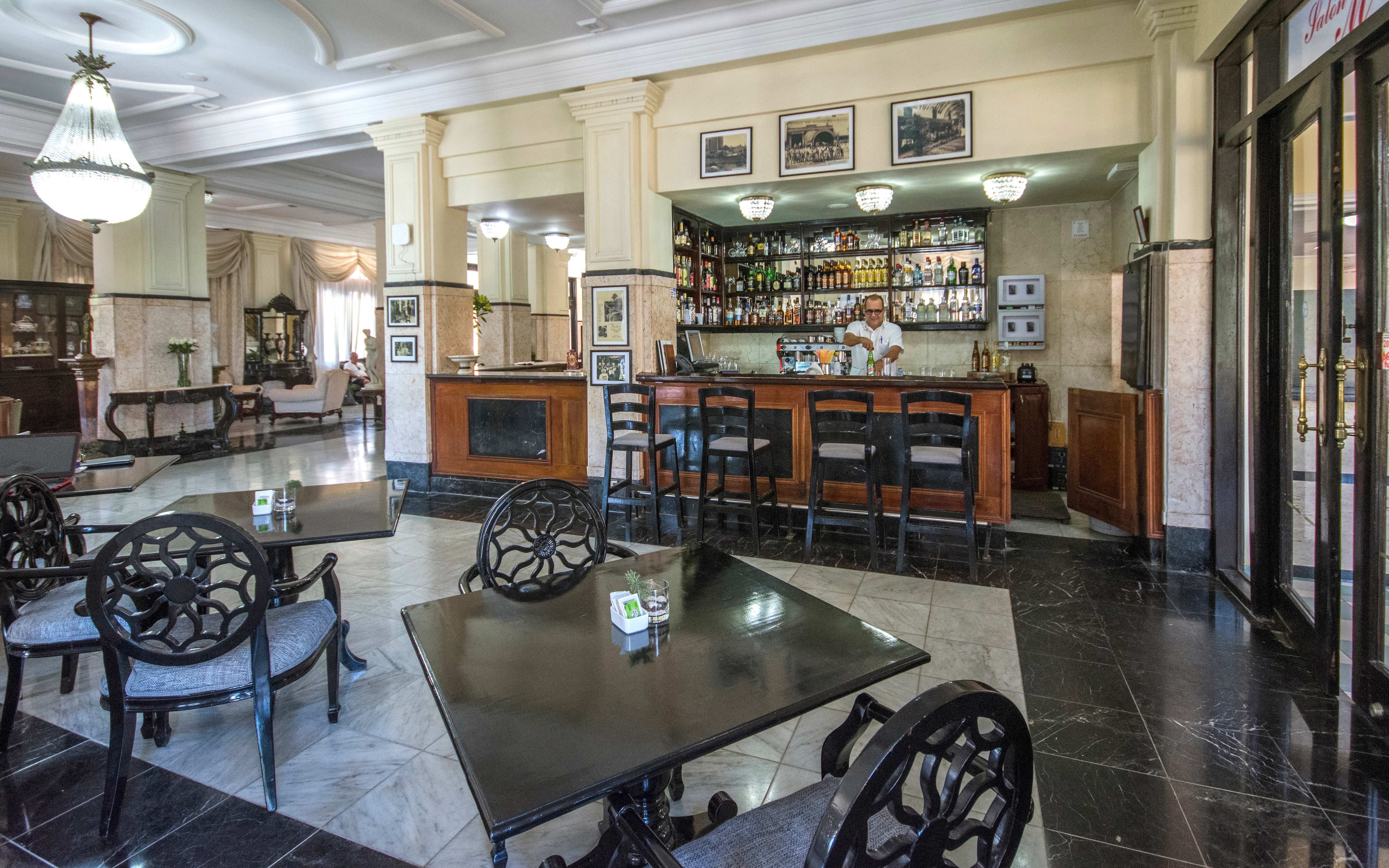 Lobby bar