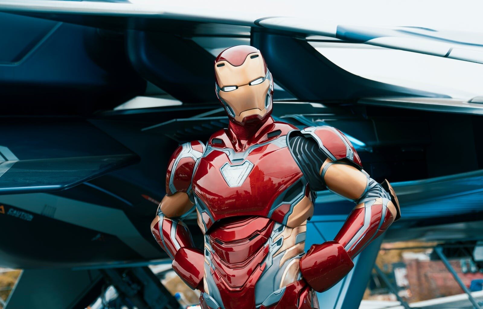 Iron Man en armure à Avengers Campus, au parc Disney California Adventure Iron Man en armure à Avengers Campus, au parc Disney California Adventure