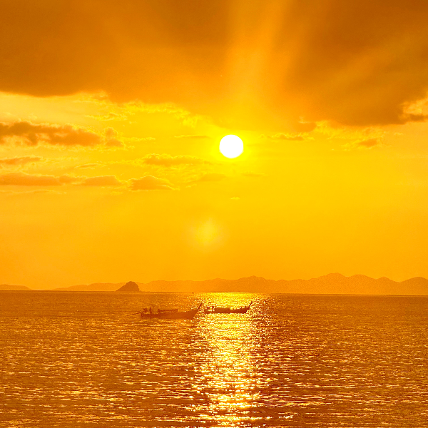 Coucher de soleil sur la plage d'Ao Nang