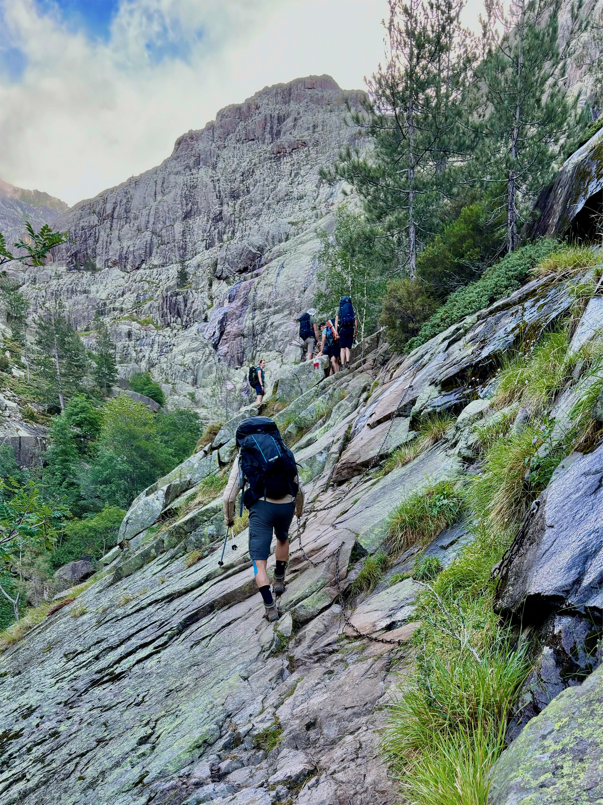 Pente abrupte du GR20 nécessitant des chaînes Pente abrupte du GR20 nécessitant des chaînes