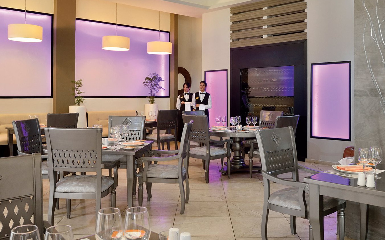Bella Mar restaurant Royal Service