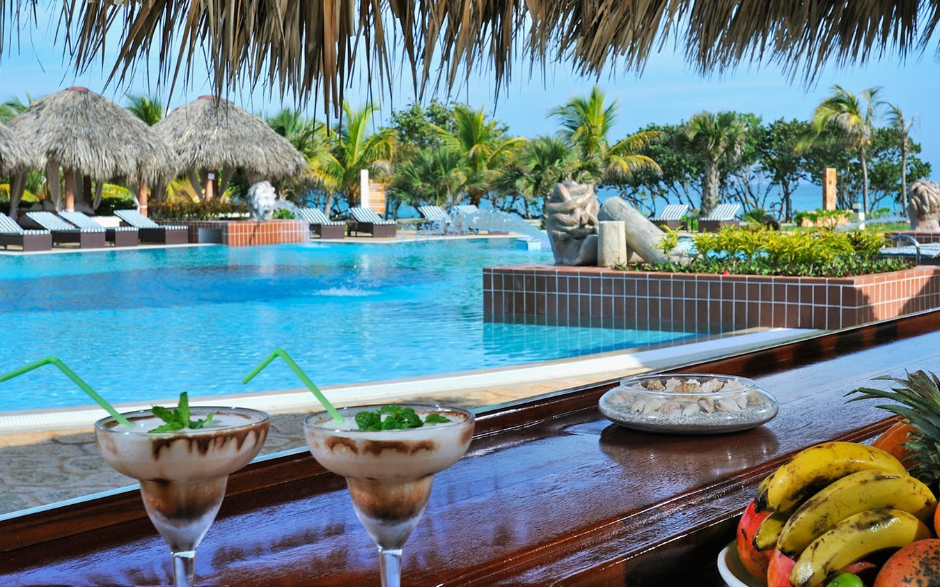 Pool bar