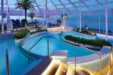 Piscines et spa ferm&eacute;s de l&rsquo;espace Vitality.