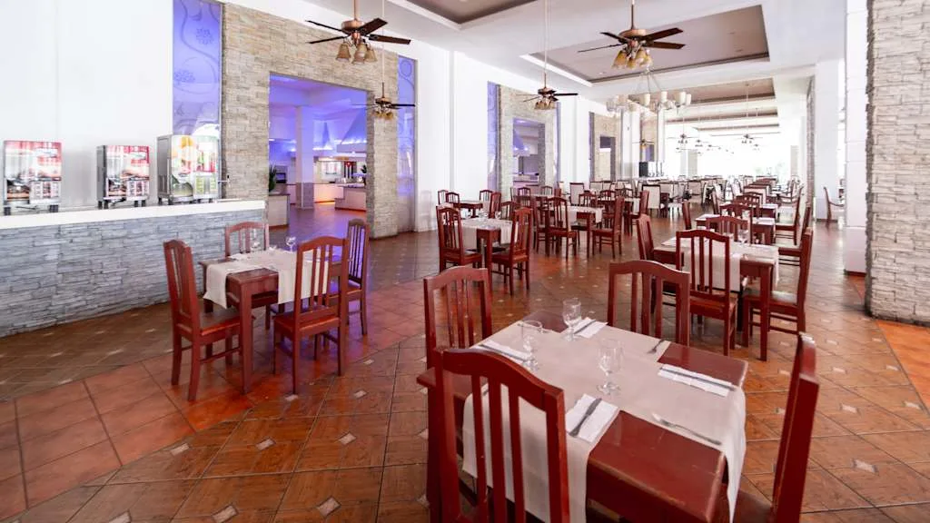 Dinning room at Resonance Blu Varadero Cuba with Voyages Aqua Terra