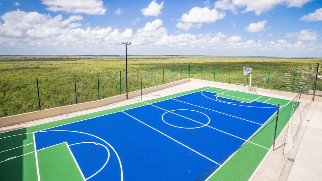 Terrain de sports au Sensira Resort & Spa Riviera Maya, Mexique avec Voyages Aquaterra