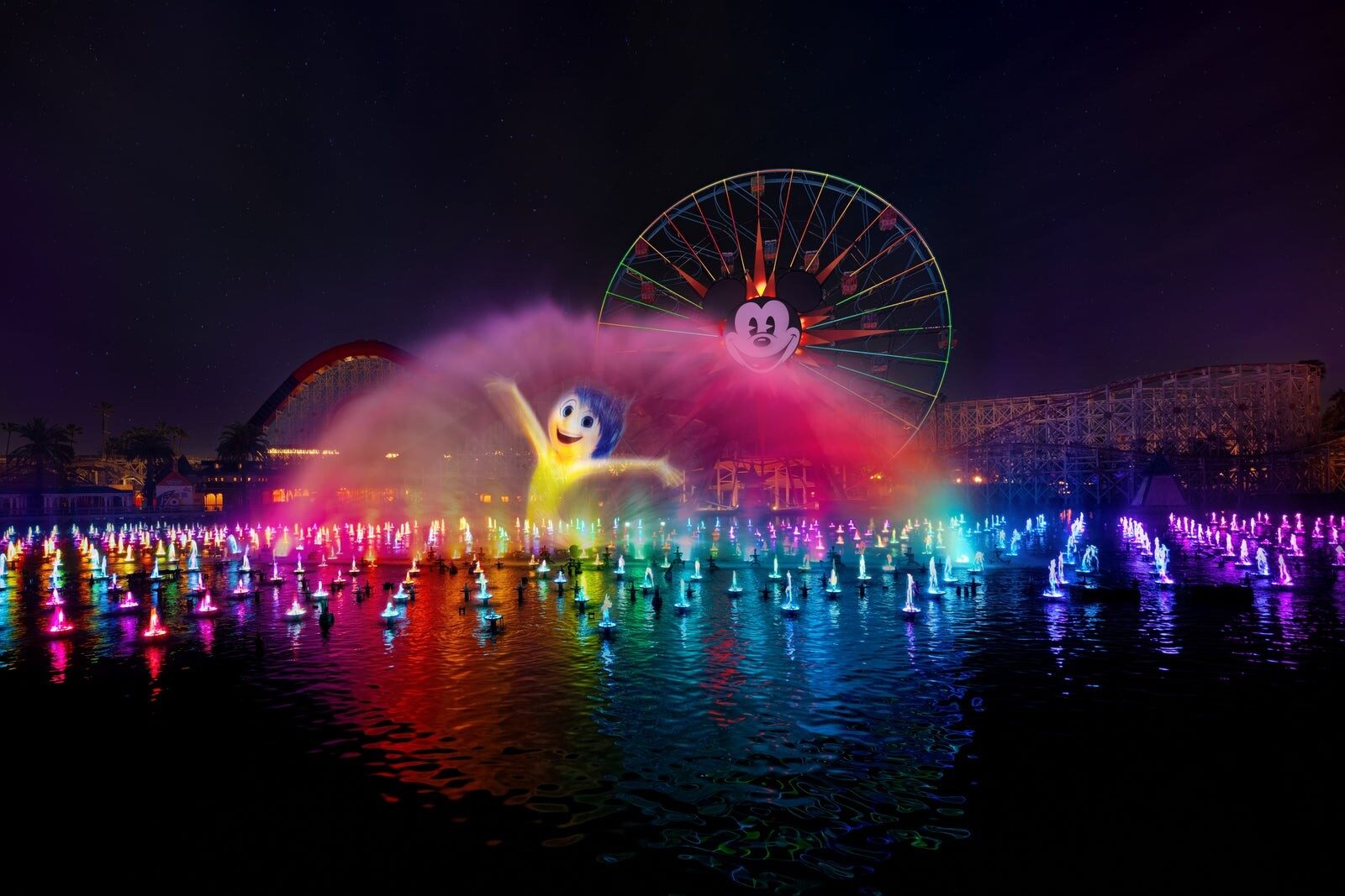 Les jets d'eau illuminés du spectacle World of Color, au parc Disney California Adventure Les jets d'eau illuminés du spectacle World of Color, au parc Disney California Adventure