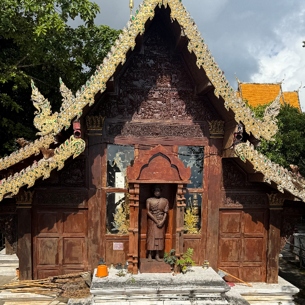 Petite maison de prières au Temple Wat Phra That Doi Suthep , Chiang Mai, Thailande