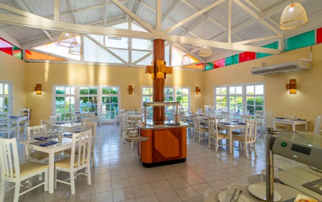 restaurant at Villa Linda Mar